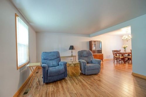 1509 Madsen Dr, Glenshaw, PA 15116-2505