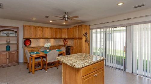 905 52nd St, Cape Coral FL  33914-7086 exterior