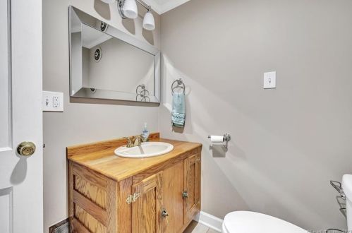 186 Margherita Lawn, Stratford CT  06615-7546 exterior