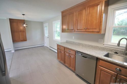 435 Elmwood Dr, Windsor Locks CT  06096-1620 exterior