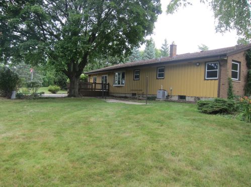 12305 Tomahawk Trl, Thiensville, WI 53097-3320