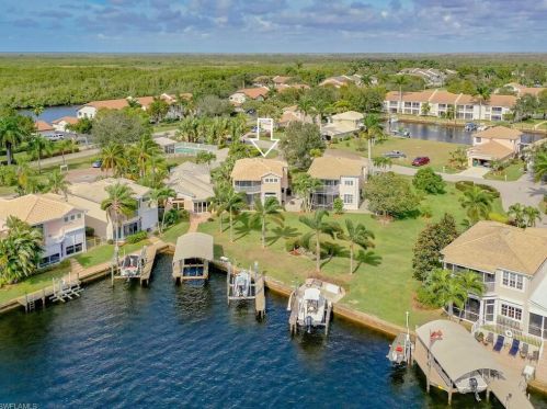 140 Eveningstar Cay, Naples FL  34114-9611 exterior