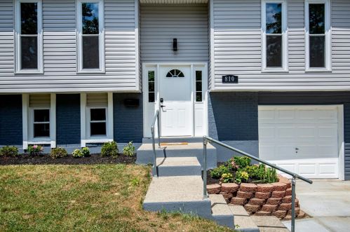 810 Clearfield Ln, Cincinnati, OH 45240-1214