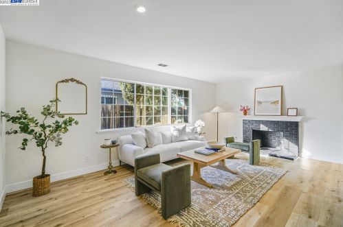 2954 Clearland Cir, West Pittsburg CA  94565-3243 exterior