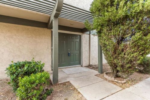 5940 Golden Ln, Glendale, AZ 85302-4554