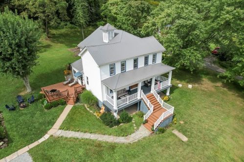 605 14th St, Jeannette, PA 15644-1213
