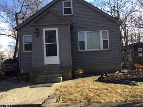 8 Amherst Way, Hopatcong, NJ 07843-1203