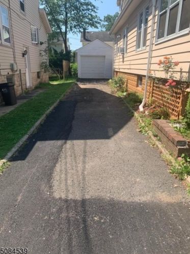 463 Chester Pl, Roselle, NJ 07203-1033