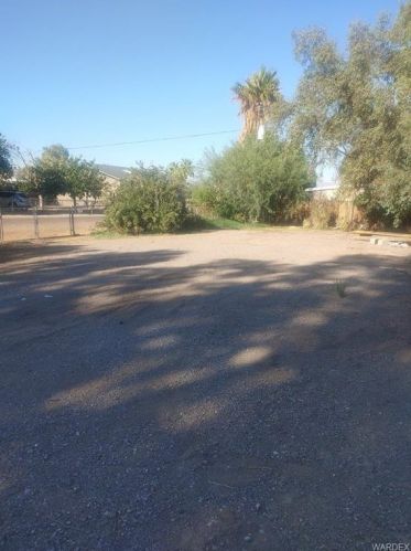7880 Cardinal Dr, Mohave Valley, AZ 86440-9273