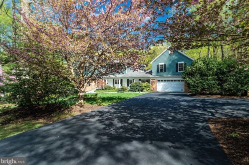 529 Clear Spring Rd, Great Falls, VA 22066-1409