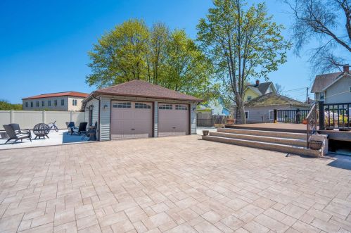 11 Maplewood Rd, Babylon NY  11704-7805 exterior