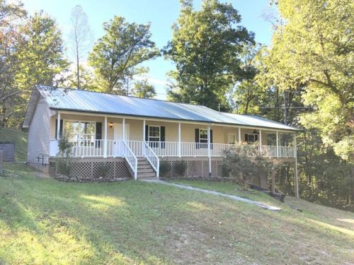 142 Posey Ln, Jacksboro, TN 37757-3910