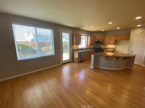 1323 Burdock St, Beaumont CA  92223-8301 exterior