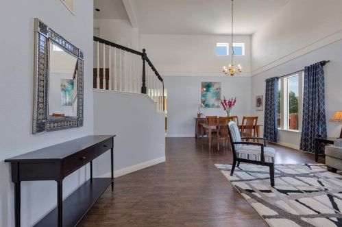 1801 Hemlock Ct, Hollister, CA 95023-7541