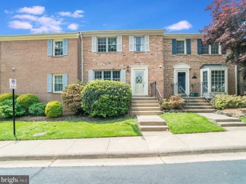 2836 Flagmaker Dr, Falls Church VA  22042-2203 exterior