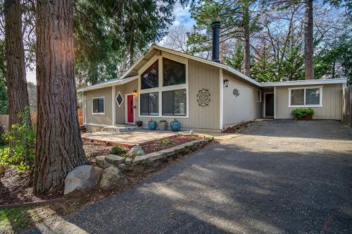 10290 Gold Dr, Grass Valley, CA 95945-4614