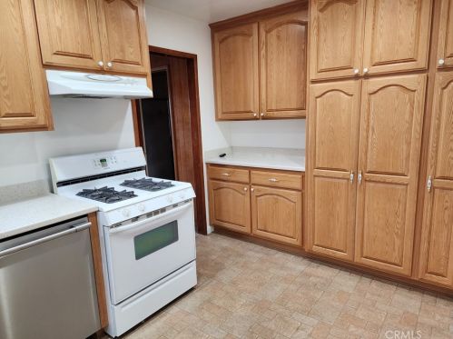 9417 Cedartree Rd, Downey CA  90240-2412 exterior