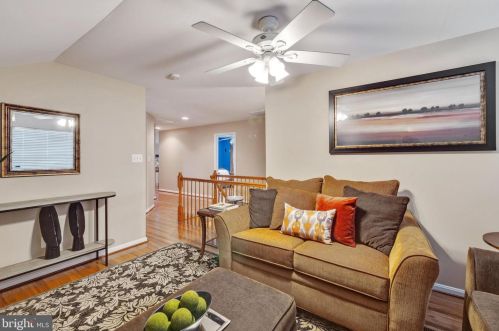 8701 Lords View Loop, Gainesville VA  20155-5806 exterior