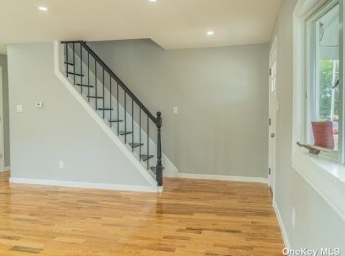 209 Costar St, Westbury NY  11590-3605 exterior