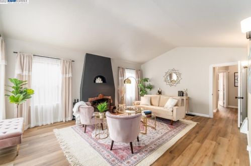 2933 62nd Ave, Oakland, CA 94605-1521
