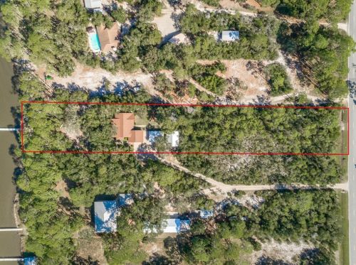 211 Bayshore Dr, Saint George Island FL  32328-3365 exterior