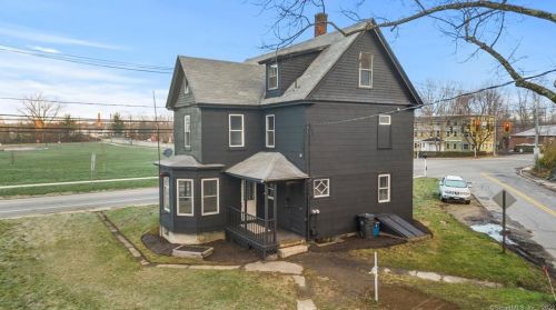 253 School St, Putnam CT  06260-1621 exterior