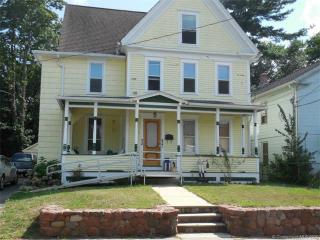 50 Academy St, Southington, CT 06489-3203