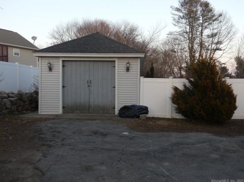 35 Clark Ln, Waterford, CT 06385-2309