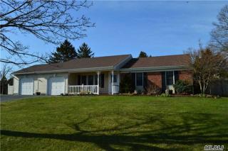 2 Sandy Ct, Farmingville, NY 11738-1473