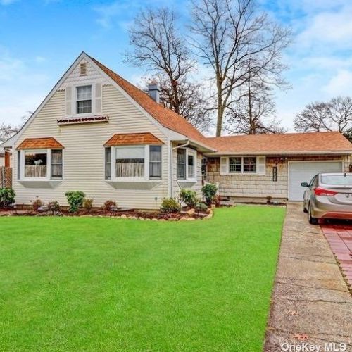 64 Birch St, Lake Grove NY  11755-2743 exterior