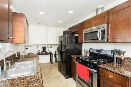 288 Lustrosos St, Oceanside CA  92057-5237 exterior