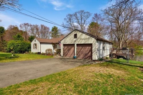 210 Falls Brook Rd, Bristol, CT 06010-9005