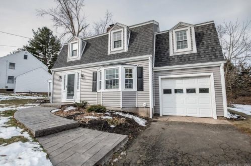 19 Norway Rd, North Haven, CT 06473-2932