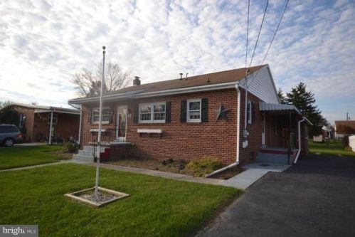 825 Hartman Ave, Hanover, PA 17331-5005