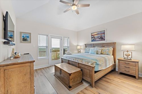 25255 Sausalito Dr, Galveston TX  77554-6910 exterior