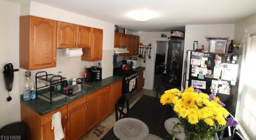 210 8 Ave, Manville NJ  08835-1233 exterior