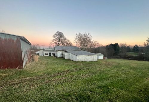 4210 Henderson Rd, Hickory, PA 15340-1436