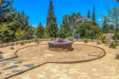 237 Eucalyptus Dr, Redlands CA  92373-7122 exterior