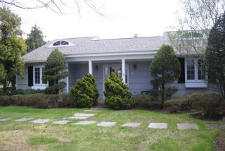 30 Saint Andrews Cir, South Hampton, NY 11968-3814