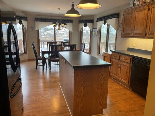 704 Two Rivers Dr, Mukwonago, WI 53149-9538