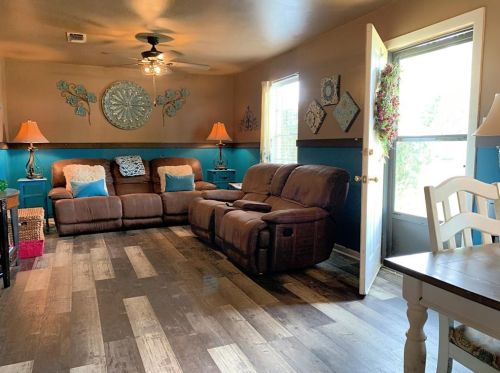 709 Houston St, West Columbia, TX 77486-2835