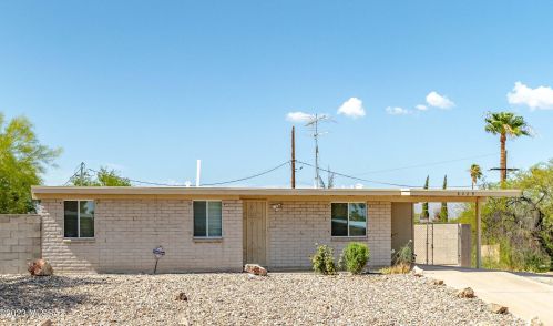 8429 Vicksburg St, Tucson, AZ 85710-2964