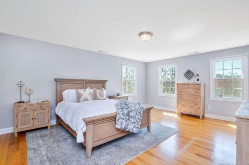 33 Blue Heron Dr, East Hampton CT  06424-1368 exterior