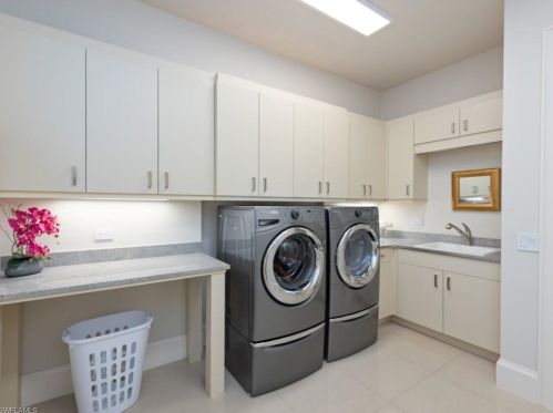 4252 Deephaven Ln, Naples FL  34119-8616 exterior