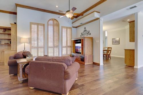 1305 Oak Dr, Lewisville TX  75028-3604 exterior