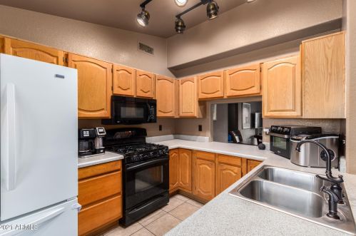 8828 Peck Dr, Glendale AZ  85301-4918 exterior