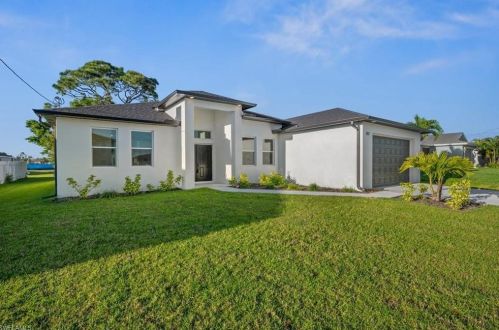 324 4th Ter, Cape Coral, FL 33990-1053