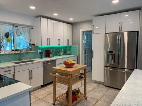 1125 13th Ct, Hollywood FL  33019-3109 exterior