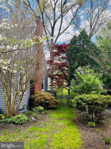 610 Latona Ave, Trenton, NJ 08618-2439