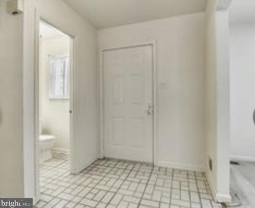 9435 Park Hunt Ct, Springfield VA  22153-1364 exterior